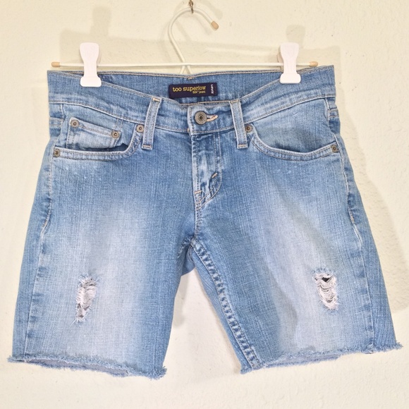 Levi's Pants - Levi Strauss & CO Womens 1 M raw hem shorts (84)